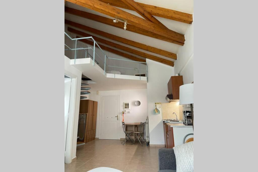 Attic Studio Stay Каламата Екстериор снимка